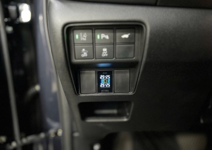 Chiếc CR-V này vừa lên cảm biến áp suất lốp ICAR C397 dạng lỗ